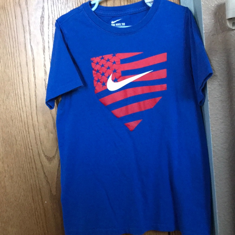 Boys size small Nike shirt